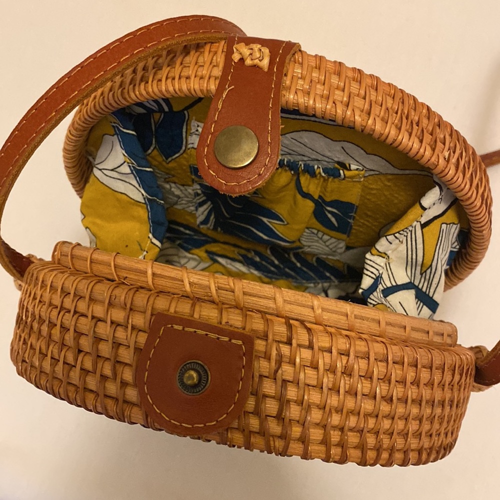 Round Rattan Crossbody - Picture 4 of 8
